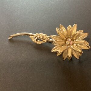 Vintage Elegant Gold Chrysanthemum Brooch